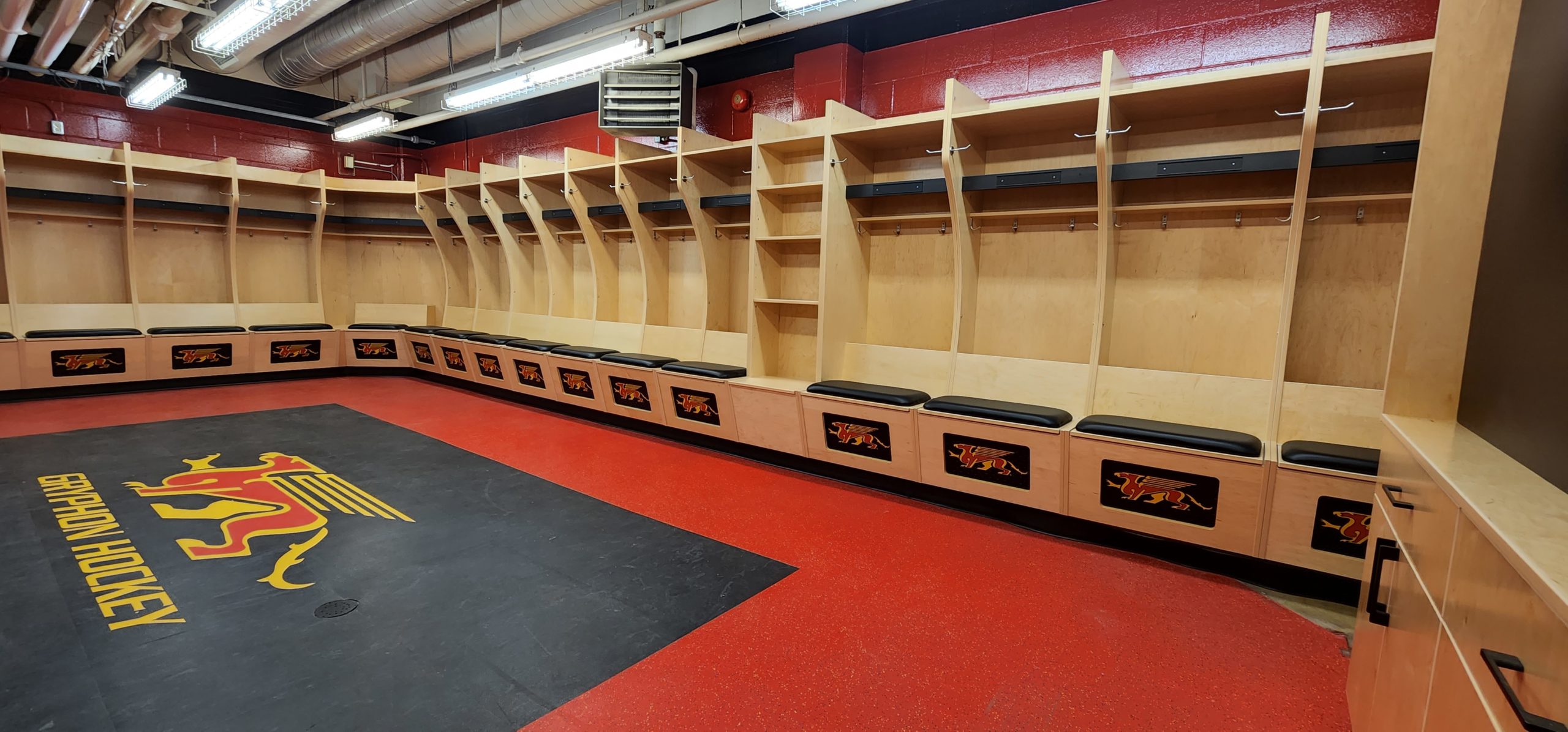 Hockey locker shelf